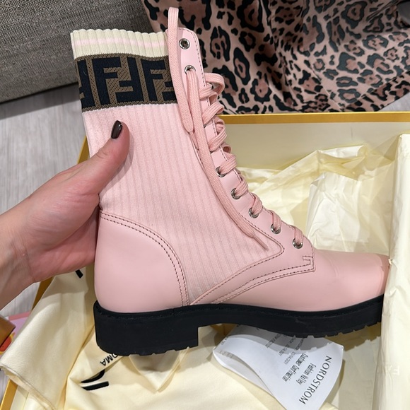 FENDI ROCKOKO LOGO COMBAT BOOT very good condition!! - Picture 5 of 16